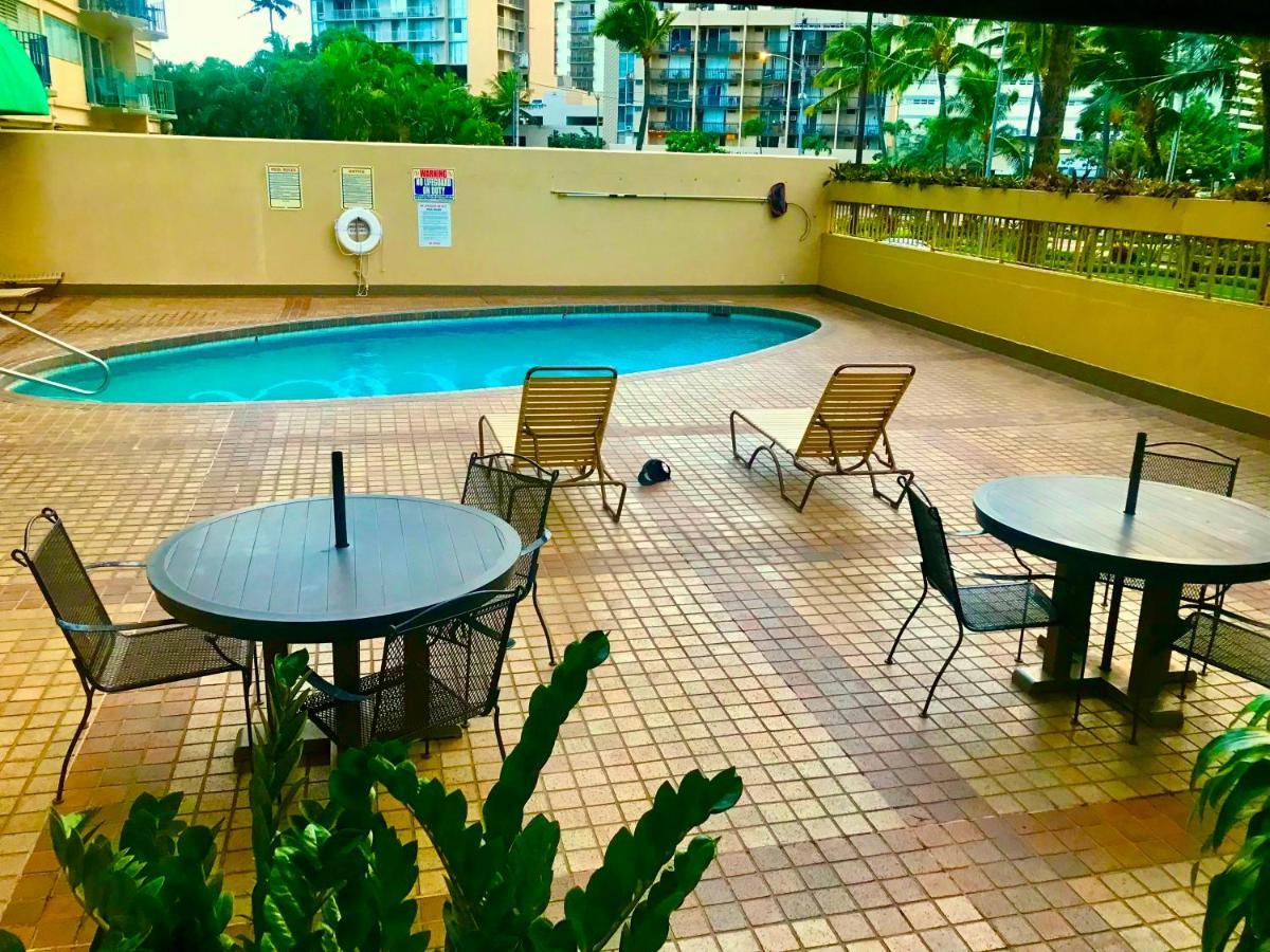 Waikiki 2 Bedrooms, 1 Bath, Free Parking, Sleep 6 Honolulu Buitenkant foto